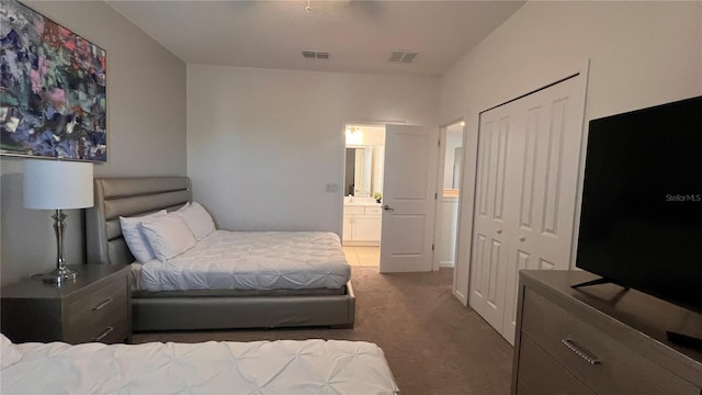 carpeted bedroom featuring a closet and connected bathroom