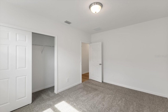 unfurnished bedroom with carpet flooring and a closet