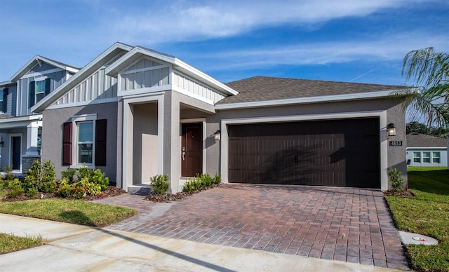 view of front of home featuring a garage and a front yard