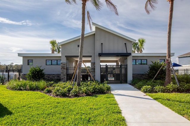 exterior space featuring a front yard