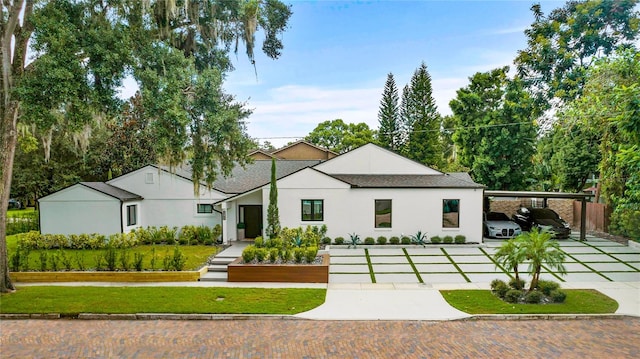 view of front of house featuring a front yard