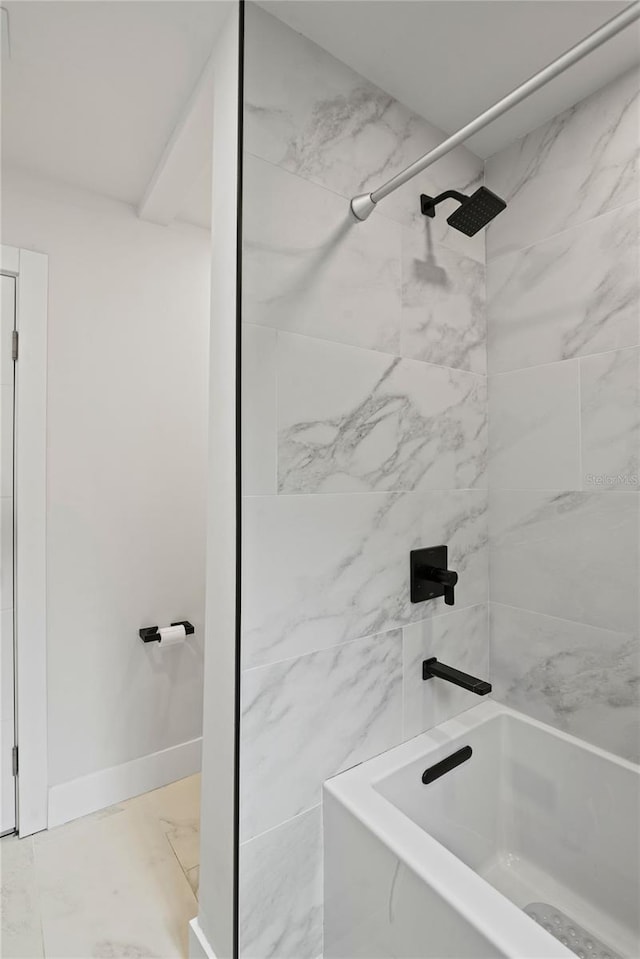 bathroom featuring tiled shower / bath