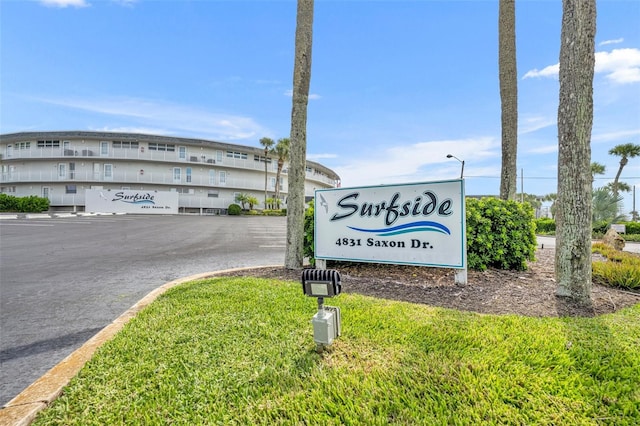 view of community / neighborhood sign