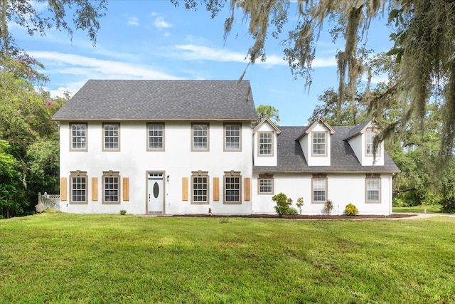 view of front facade with a front yard