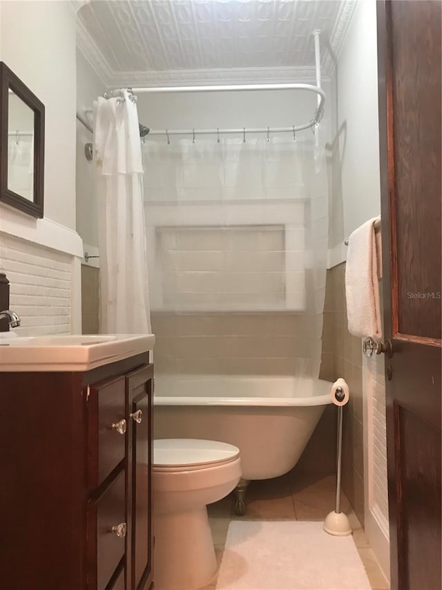 full bathroom featuring shower / bathtub combination with curtain, tile patterned flooring, toilet, vanity, and ornamental molding