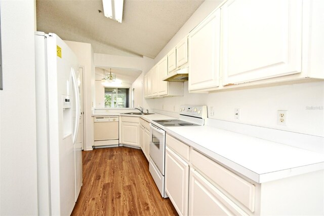 570 Cranes Way Unit 248, Altamonte Springs, FL 32701 - kitchen featuring white appliances, a sink, vaulted ceiling, wood finished floors, and light countertops