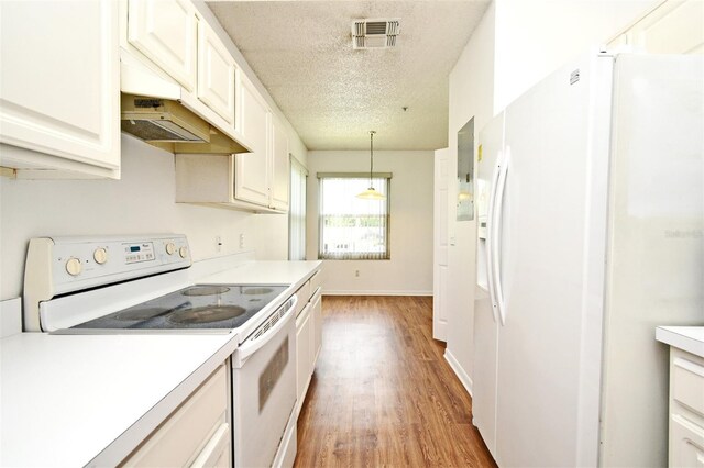 570 Cranes Way Unit 248, Altamonte Springs, FL 32701 - kitchen featuring white appliances, light wood-type flooring, light countertops, a textured ceiling, and decorative light fixtures