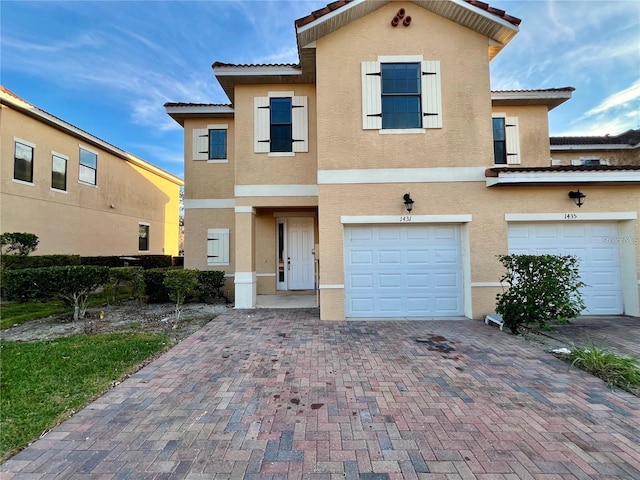 view of front facade featuring a garage