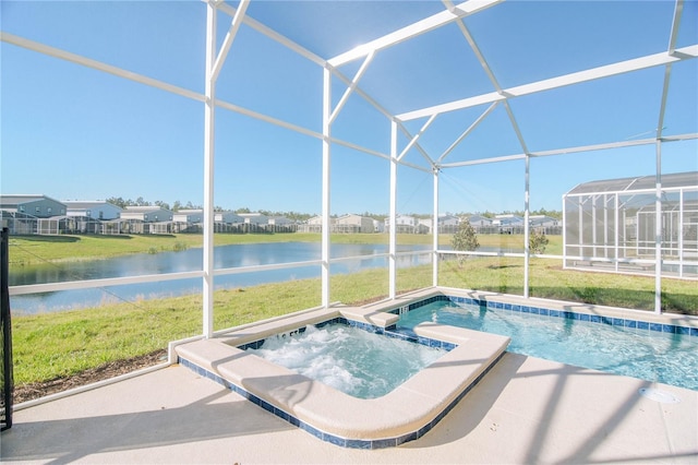 view of pool featuring an in ground hot tub, a yard, a water view, and glass enclosure