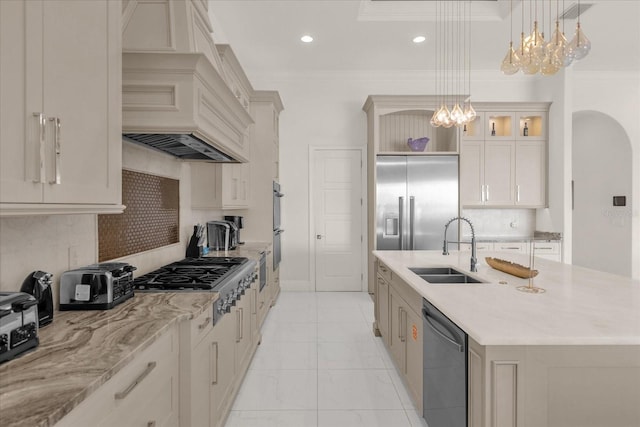 kitchen with hanging light fixtures, sink, a kitchen island with sink, a chandelier, and stainless steel appliances