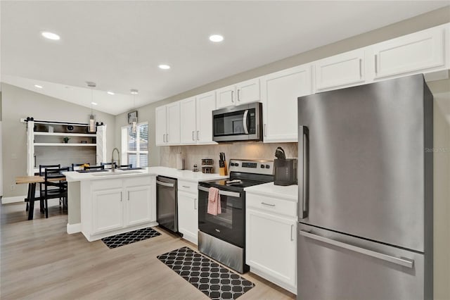 188 Ridgemont Ct, Davenport, FL 33896 - kitchen with stainless steel appliances, recessed lighting, a peninsula, white cabinets, and backsplash