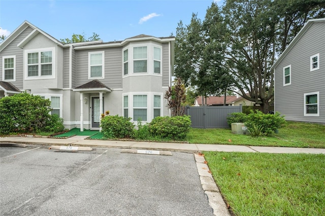 view of front of property with a front yard