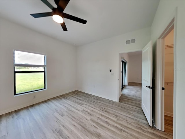 unfurnished room featuring light hardwood / wood-style flooring and ceiling fan