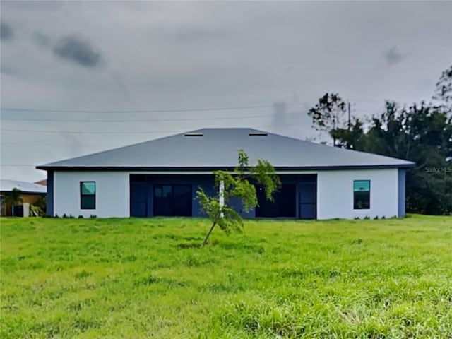 view of outdoor structure featuring a yard