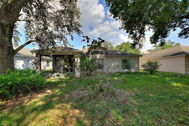 back of house featuring a lawn