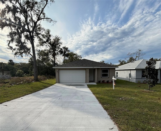 view of front of home featuring a front lawn and a garage