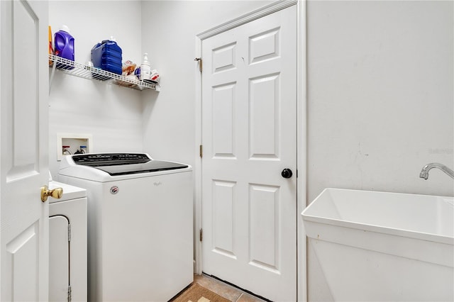 laundry room with independent washer and dryer