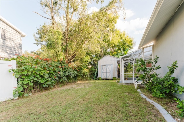 view of yard featuring a storage unit