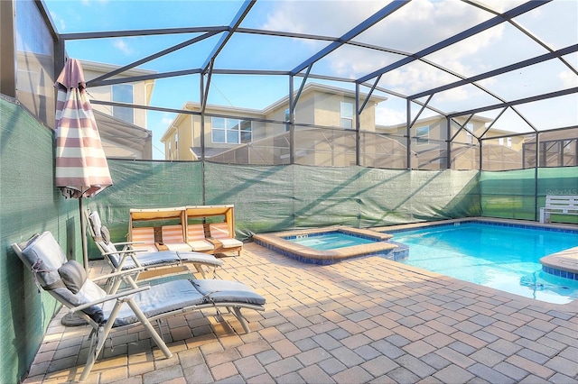 view of pool featuring an in ground hot tub, a patio area, and a lanai