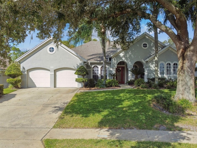 view of front of house featuring a garage and a front yard