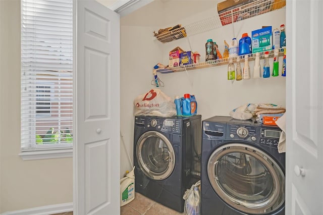 laundry area featuring washer and clothes dryer and light tile patterned floors