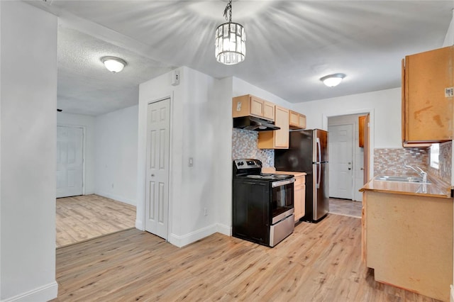 kitchen with pendant lighting, light wood-type flooring, decorative backsplash, and appliances with stainless steel finishes