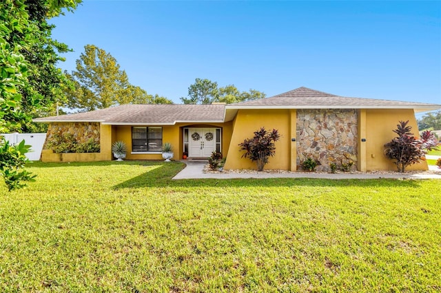 ranch-style home featuring a front lawn