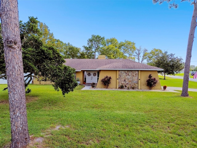 single story home featuring a front lawn