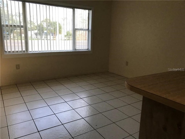 empty room featuring light tile patterned flooring