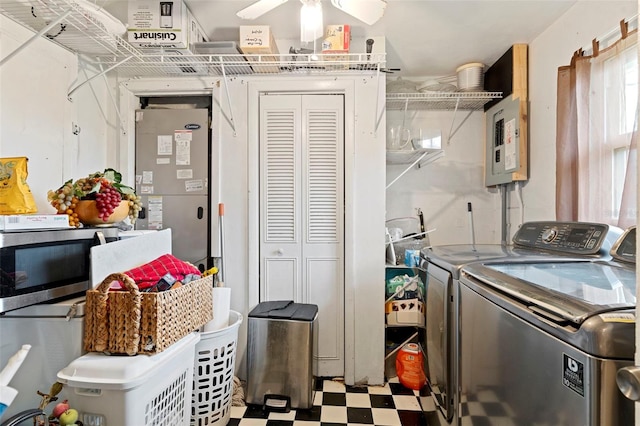 washroom with ceiling fan and washer and clothes dryer