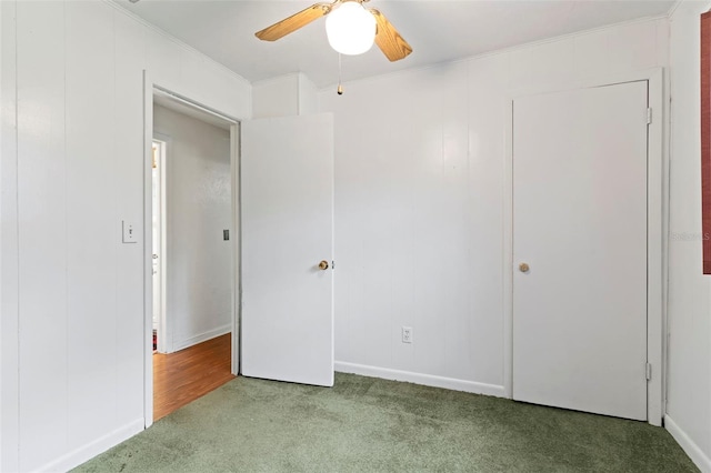 unfurnished bedroom with ceiling fan, crown molding, and carpet flooring