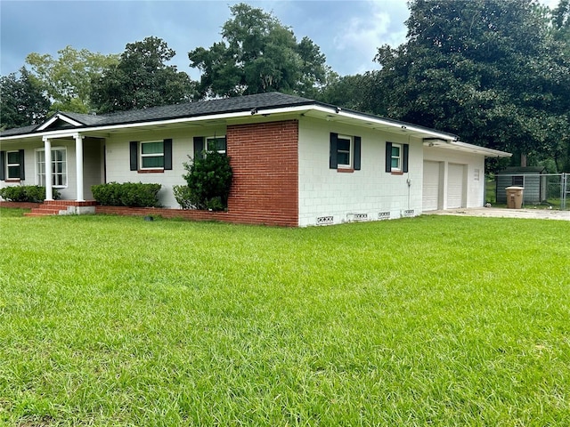 single story home featuring a garage and a front yard