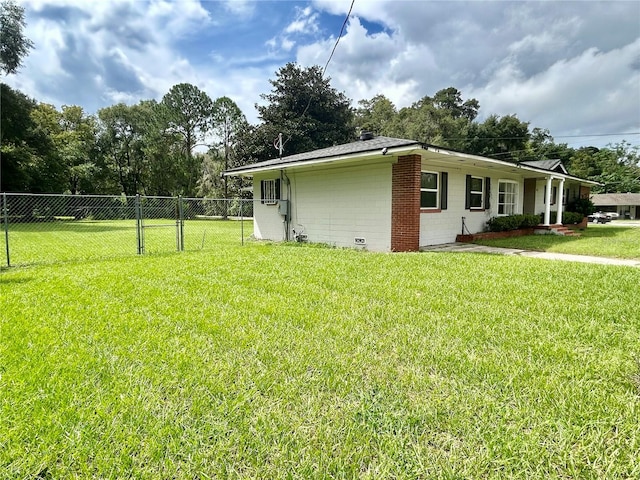 view of side of property featuring a yard