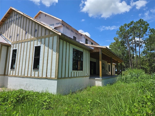 405 Long And Winding Rd, Howey In The Hills, FL 34737 - view of property exterior with covered porch