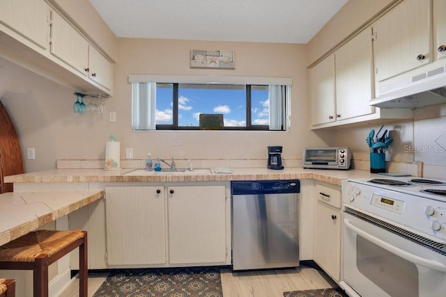 kitchen with white electric range oven, dishwasher, light wood-type flooring, and sink