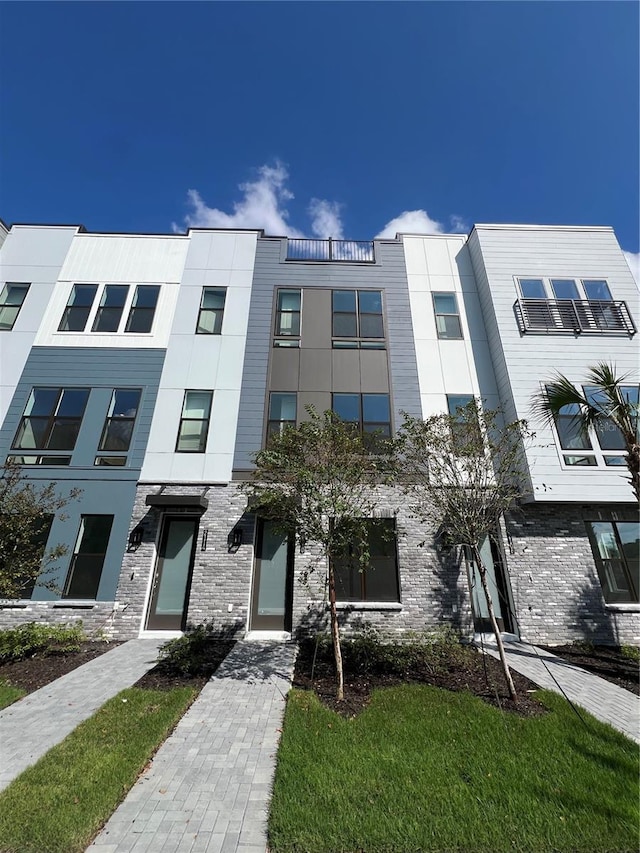 view of front of house with a front lawn and stucco siding