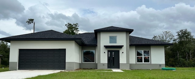 view of front of house featuring a garage and a front yard