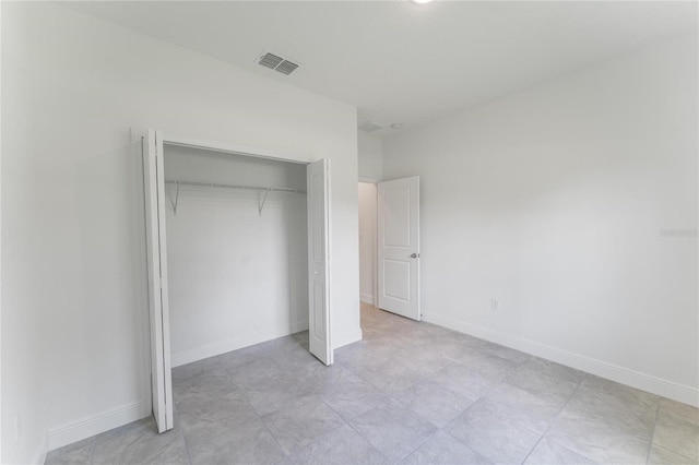 unfurnished bedroom featuring a closet