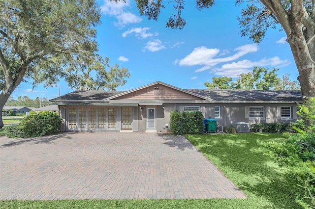 ranch-style home with a front yard