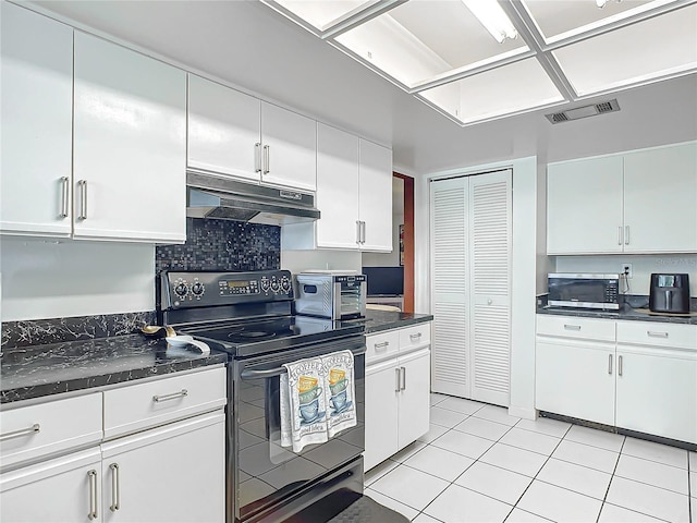 2281 E Union Cir, Deltona, FL 32725 - kitchen featuring stainless steel microwave, under cabinet range hood, black electric range oven, visible vents, and dark countertops