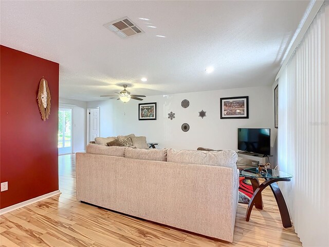 2281 E Union Cir, Deltona, FL 32725 - living area with a textured ceiling, visible vents, baseboards, and light wood-style floors