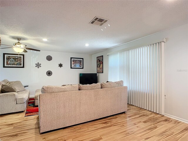 2281 E Union Cir, Deltona, FL 32725 - living area with recessed lighting, light wood finished floors, visible vents, a ceiling fan, and a textured ceiling