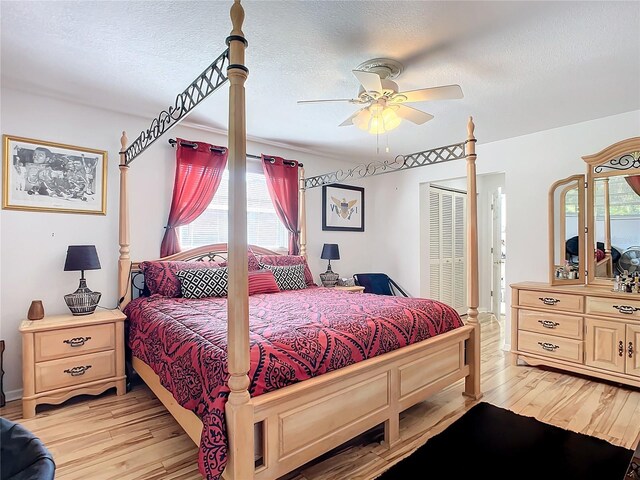 2281 E Union Cir, Deltona, FL 32725 - bedroom featuring a textured ceiling, a ceiling fan, light wood-style flooring, and a closet
