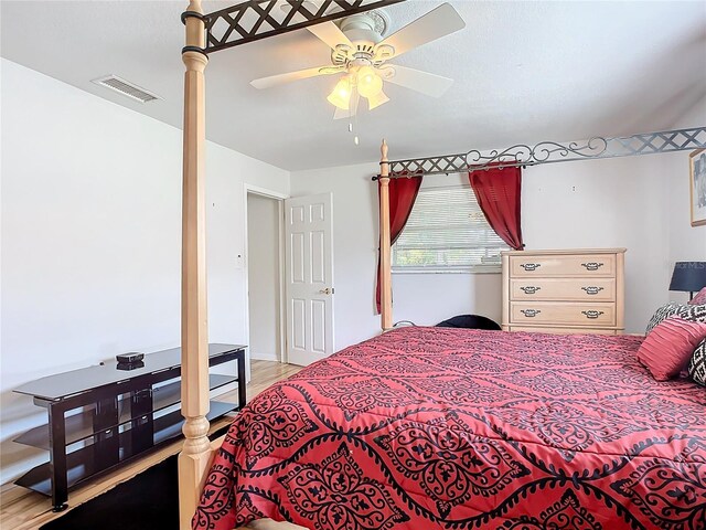 2281 E Union Cir, Deltona, FL 32725 - bedroom featuring a ceiling fan, visible vents, and light wood-style floors
