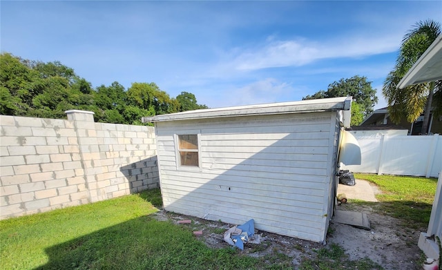 view of outdoor structure with a yard