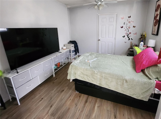 bedroom featuring dark hardwood / wood-style floors and ceiling fan