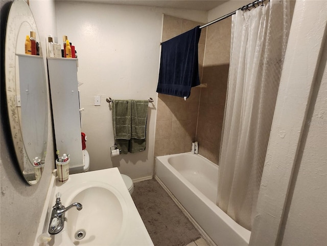 full bathroom featuring shower / bath combo, toilet, and sink