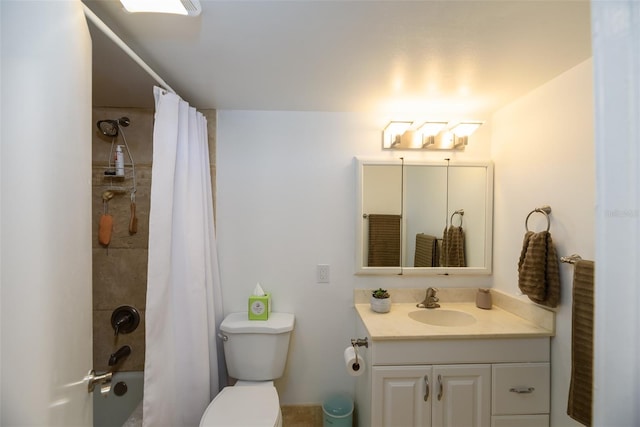 full bathroom with shower / bath combination with curtain, vanity, and toilet