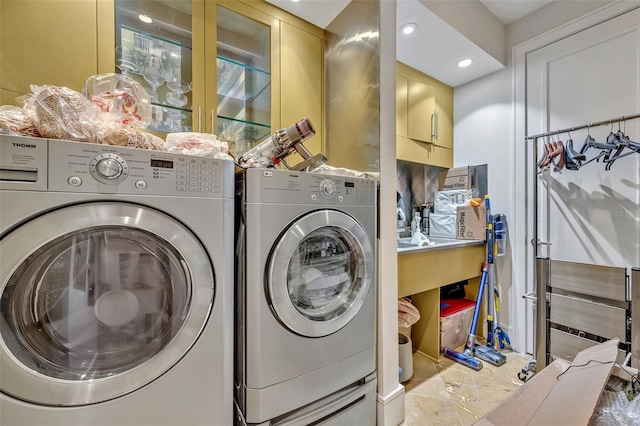 washroom featuring washer and clothes dryer