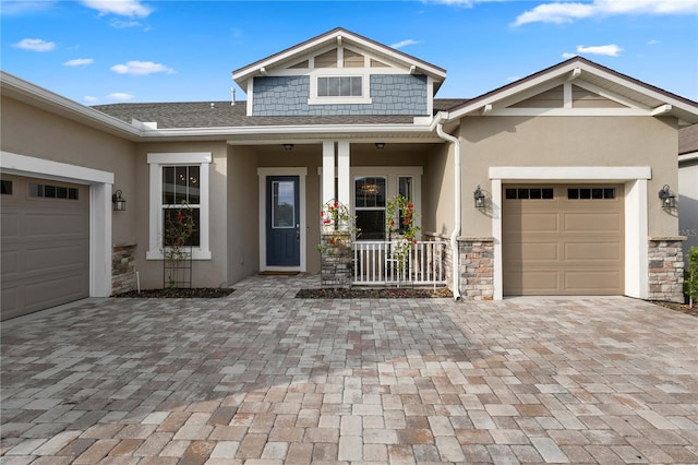 view of front of house with covered porch and a garage